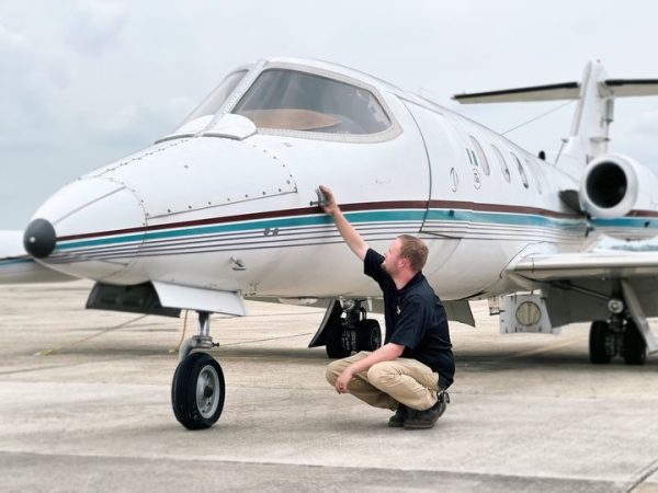 how-much-do-aircraft-mechanics-make-yearly-us-aviation-academy